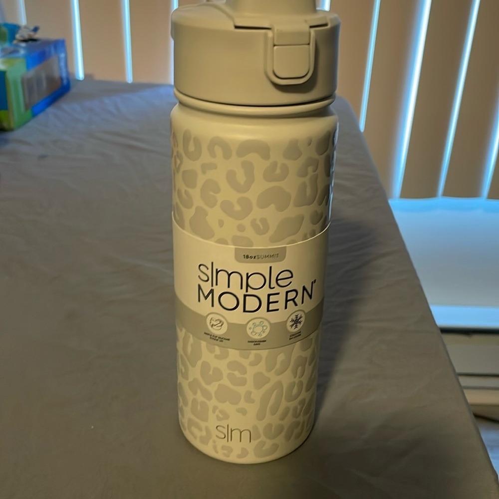 Tumbler, brand new, 18 oz keeps cold for 24 hours